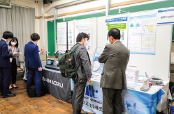 企業による展示